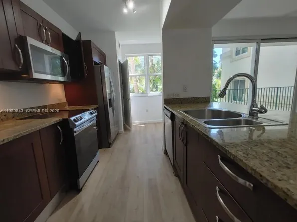 20000 Country Club Dr APT 201, Aventura, FL 33180