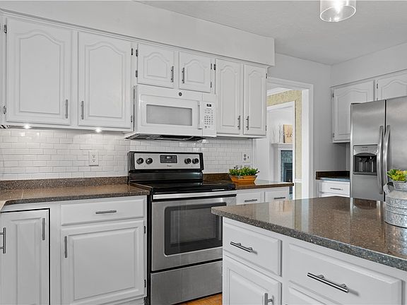 5th image of 2481 Dogwood Dr