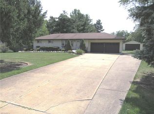 1012 Florence Dr, Macedonia, OH 44056