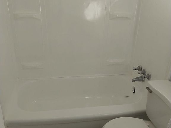 4th image of 1526 Latham St
