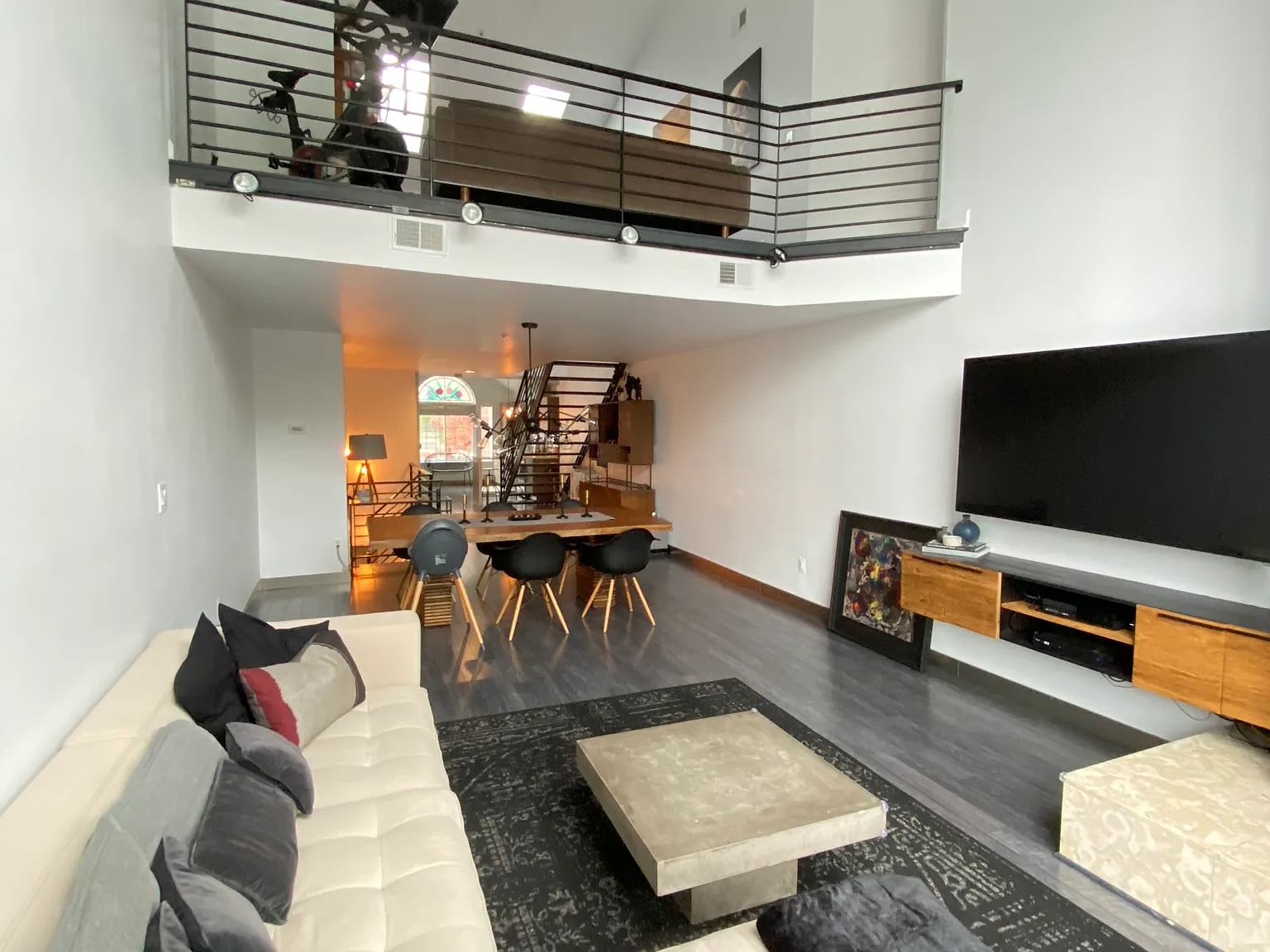 2 bed, 2.5 bath, 2000 sqft, $3,500 — Photo 2