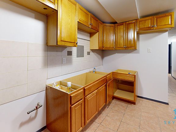 3rd image of 373 Kosciuszko St #1