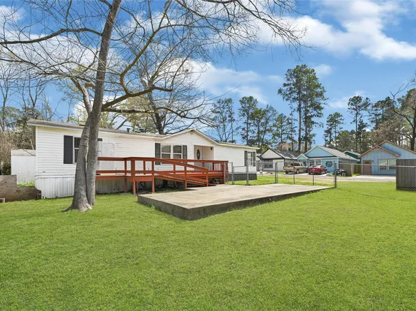 9586 Darkwood St, Willis, TX 77318