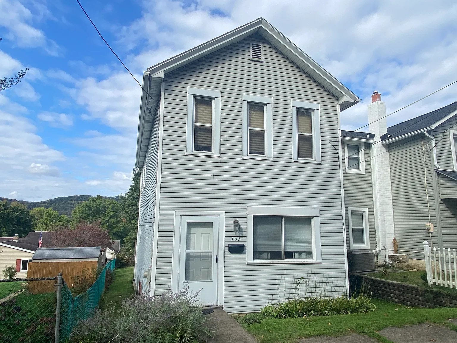 753 6th St photo 1