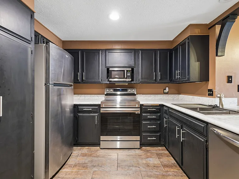 7541 Old Post Rd #14 — Photo 33