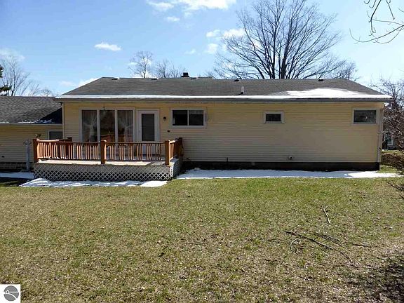 2nd image of 519 Leelanau Ave