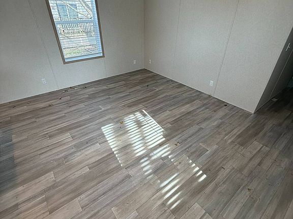 5th image of 858 4th St