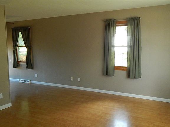 5th image of 106 S Rogers St