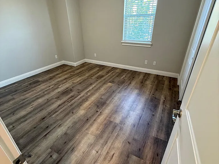 573 Addison Ct — Photo 23