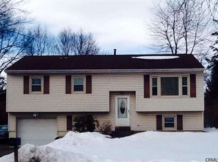6 Hartwood St, Albany, NY 12205