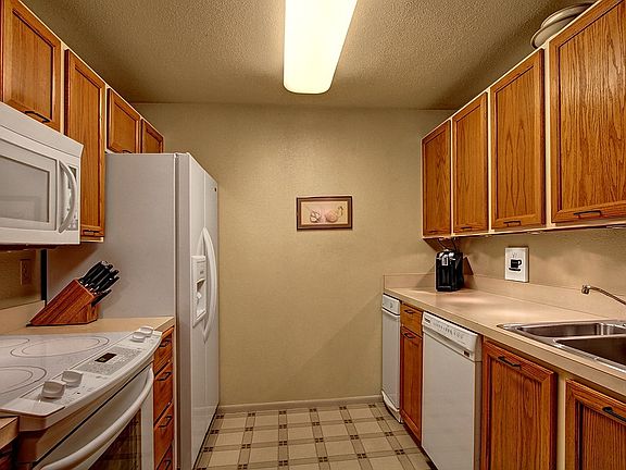 4th image of 9416 1st Ave NE APT 121