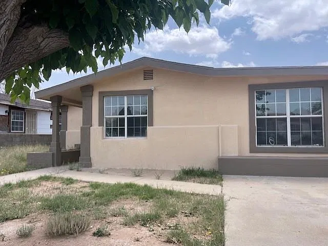 3 bed, 1.0 bath, 1368 sqft, $1,800 — Photo 1