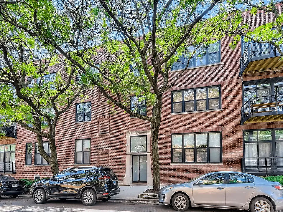 1670 N Claremont Ave #104