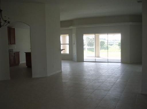 3rd image of 525 S Valencia Cir SW