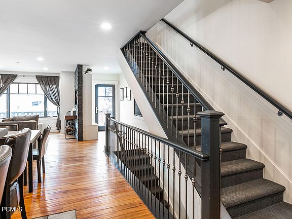 5th image of 1039 Norfolk Ave
