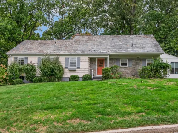 8 Richmond Lane, New Rochelle, NY 10804