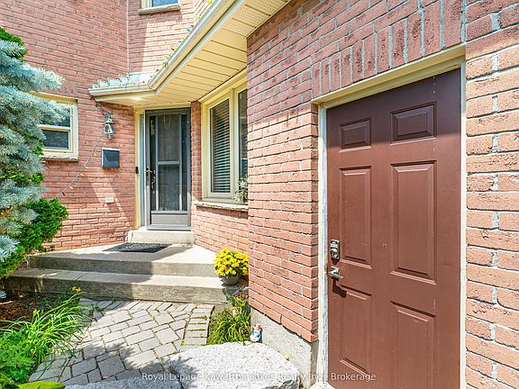 4th image of 38 Lipton Cres