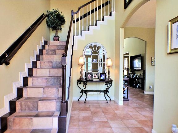 3rd image of 2805 Pelican Ave