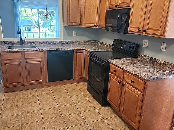 5th image of 2108 Dean St