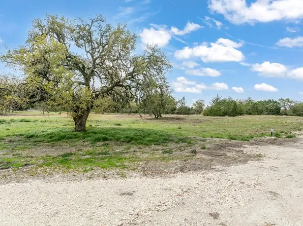 96 Grazing Meadow Ln, Fredericksburg, TX 78624
