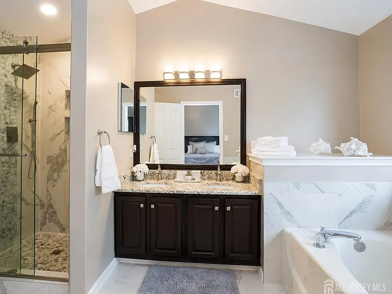 704 Dahlia Cir — Photo 17