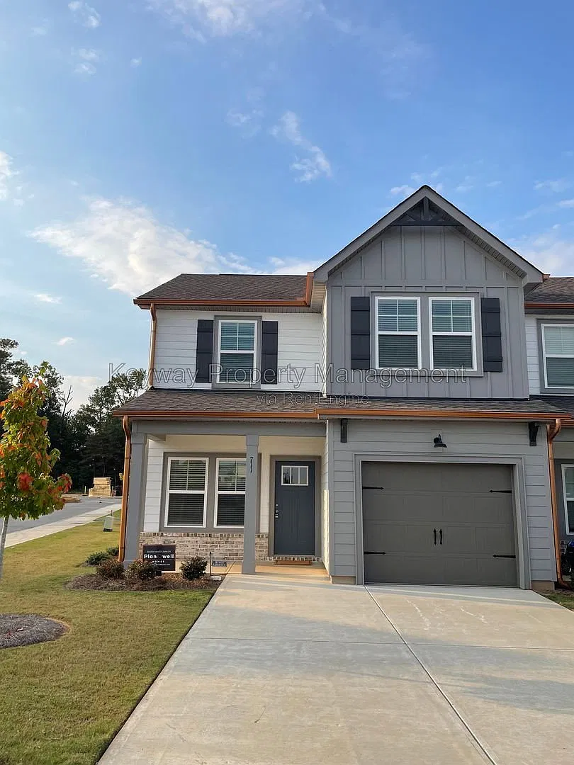3 bed, 2.5 bath, 1635 sqft, $1,895 — Photo 1