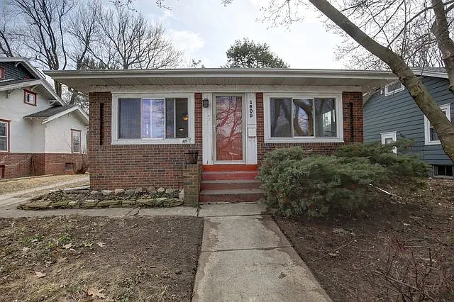 1609 W Church St photo 1