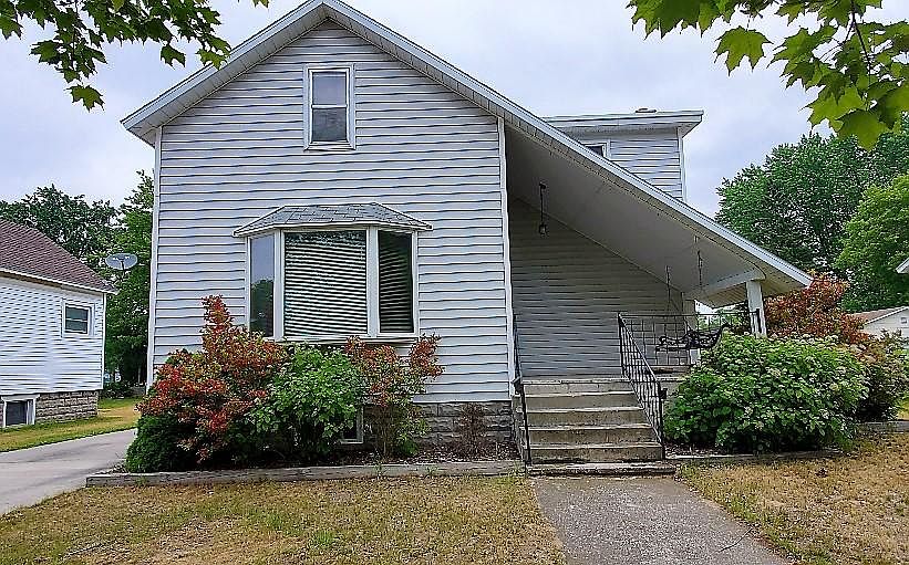 1st image of 221 W Hamilton St