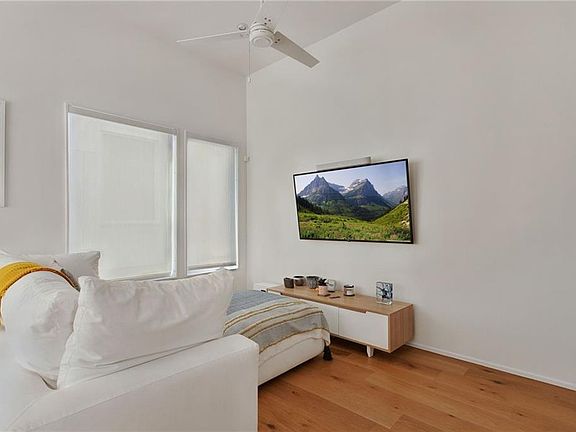 4th image of 455 9th St #A