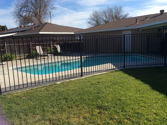 3rd image of 800 Claremont Dr