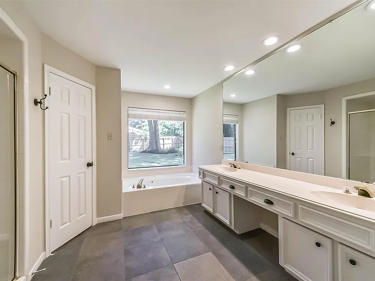 3910 Misty Gardens Ct — Photo 33