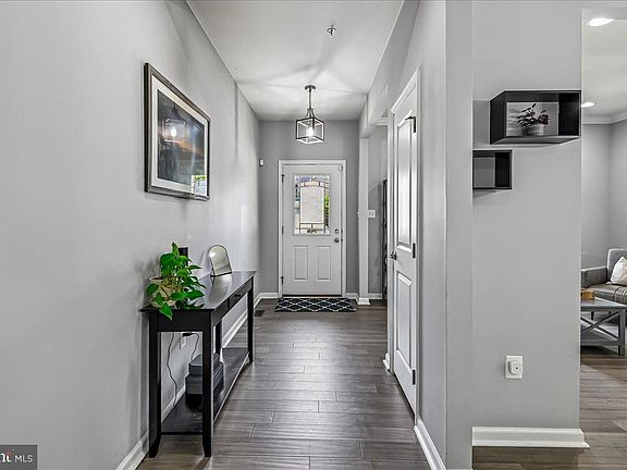 3rd image of 8124 Meadowgate Cir
