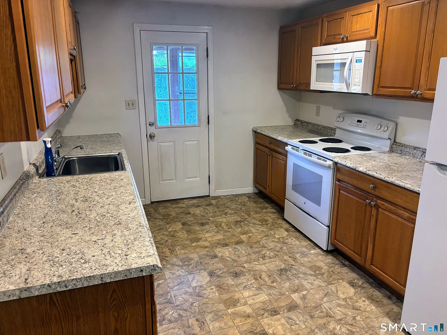 3 bed, 1.5 bath, 1481 sqft, $2,200 — Photo 2