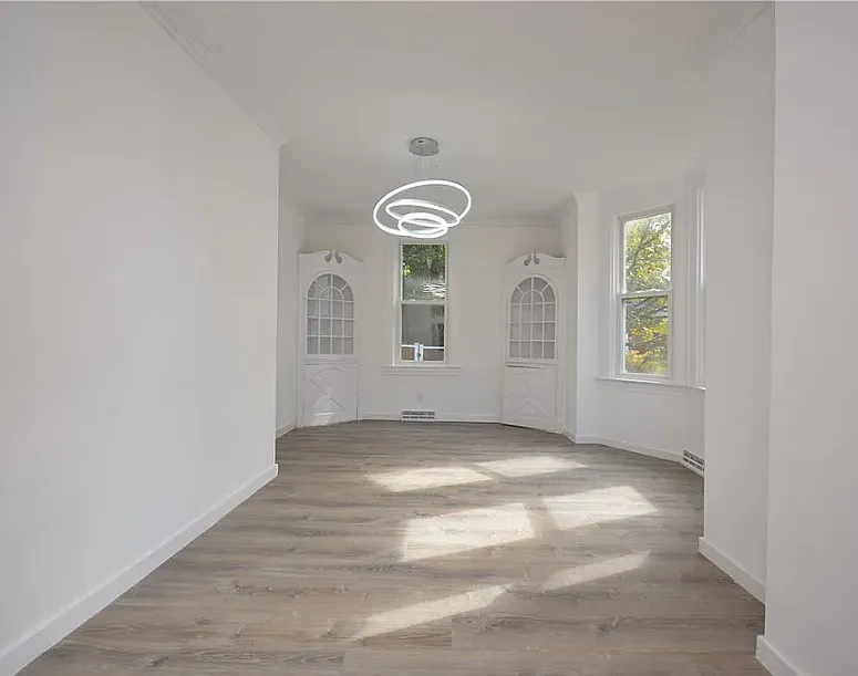 688 Forest Avenue - 1 — Photo 3