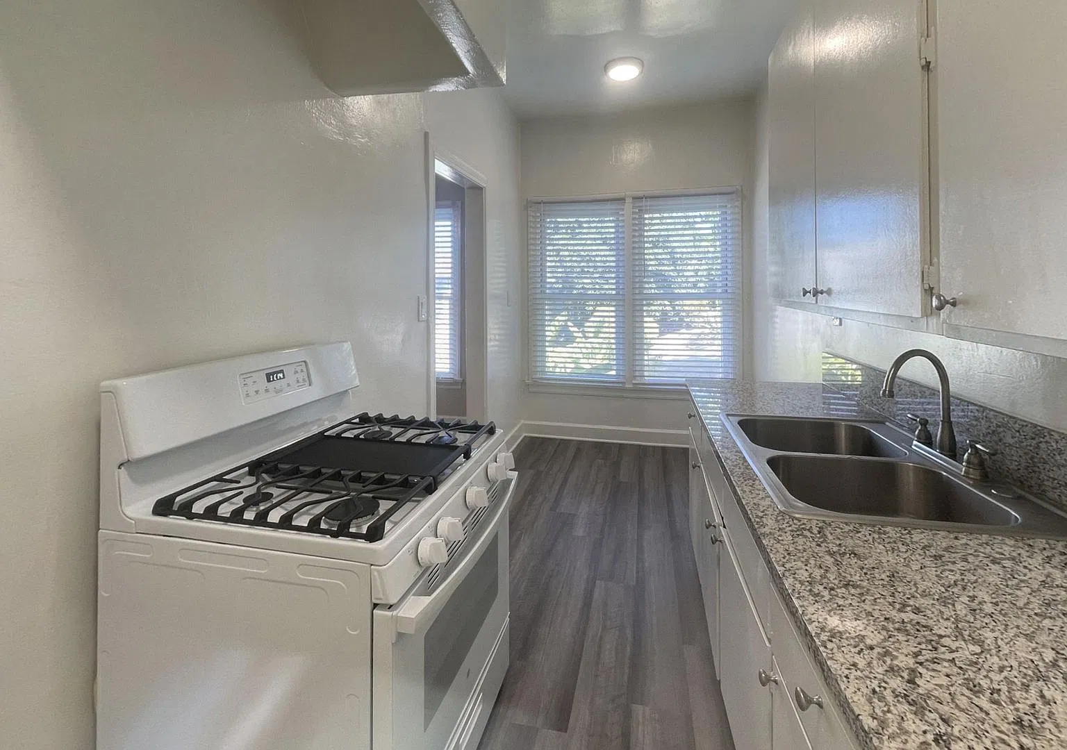 130 S Coronado Street — Photo 4