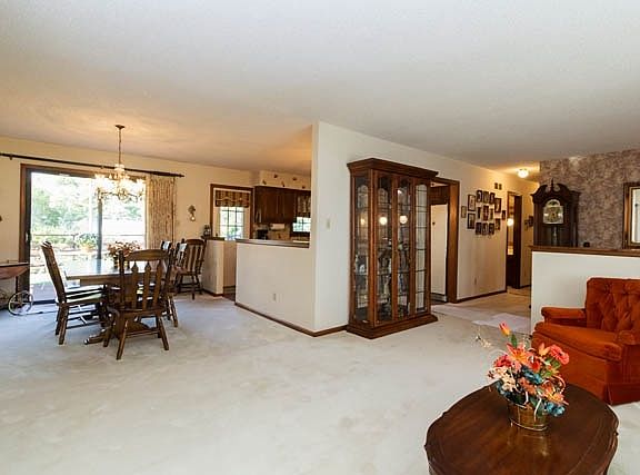 3rd image of 2700 SE 32nd St