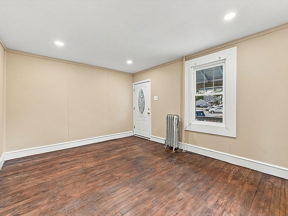 5th image of 18 Spring St
