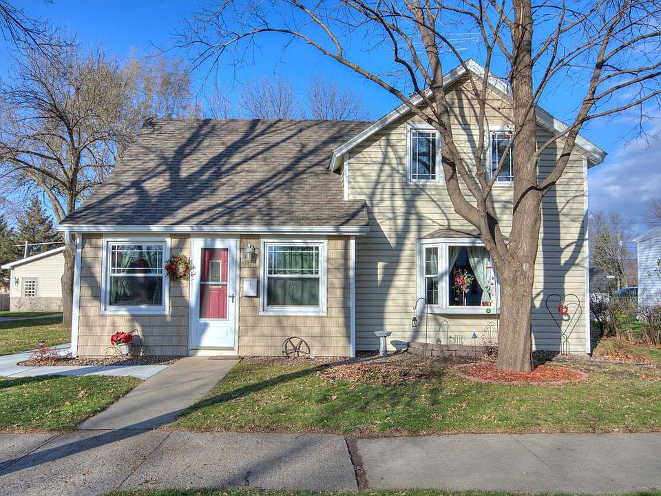 1st image of 220 Main St E