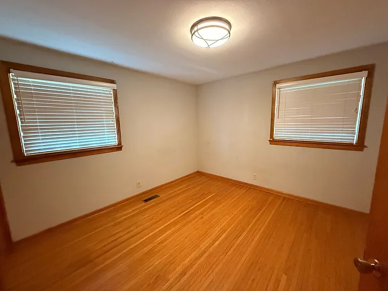 102 Medearis Dr — Photo 5