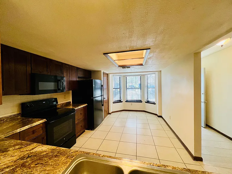 35115 Whispering Oaks Blvd — Photo 4