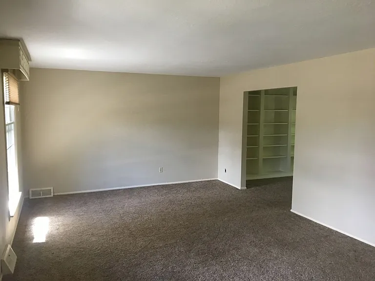 1319 N Aztec St — Photo 2
