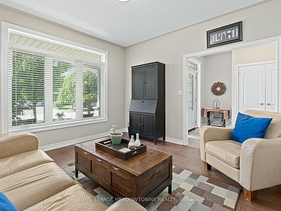 5th image of 17 Dawkins Cres