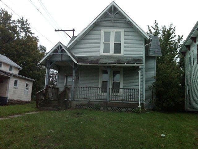1st image of 299 W 5th St