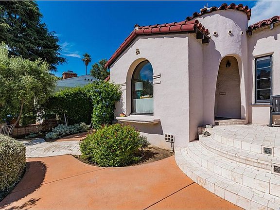 2nd image of 3011 Shasta Cir N