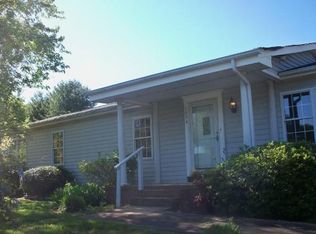 1634 Rayland Dr, Hickory, NC 28601