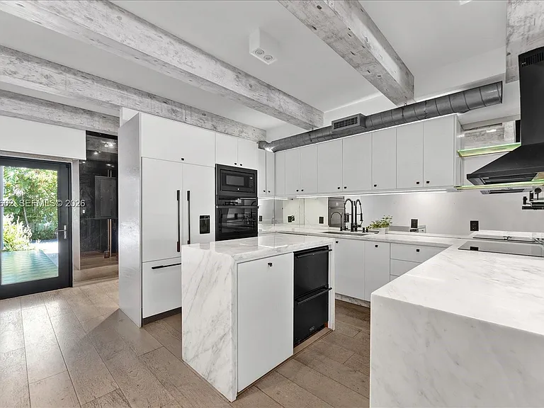 6011 N Bayshore Dr #8-D — Photo 7