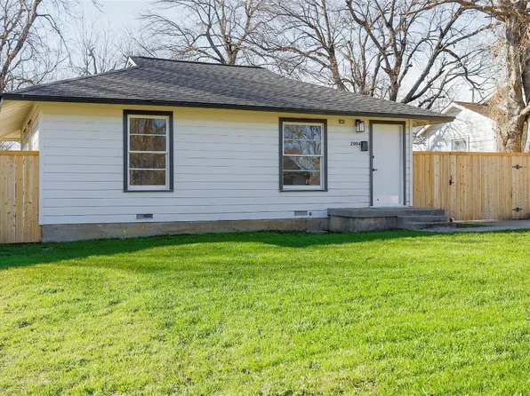 2004 Daniel St, Fort Worth, TX 76104