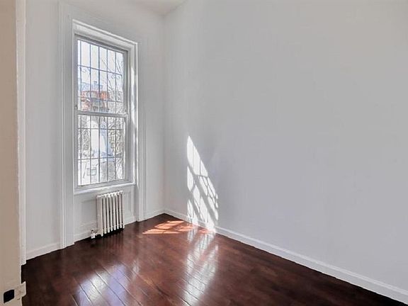 4th image of 132 Lafayette Ave APT 2R