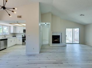 582 Searchlight Dr, Las Vegas, NV 89110