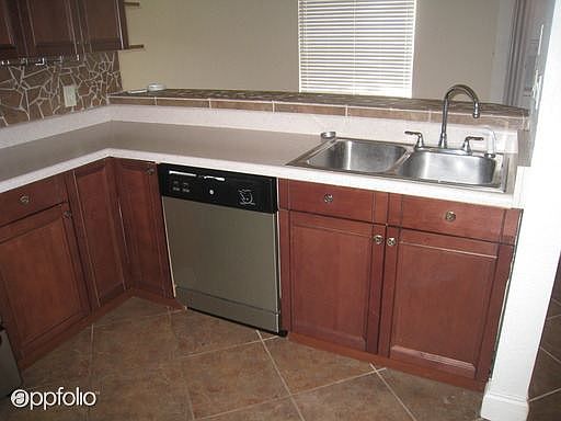5th image of 1029 The Pointe Dr